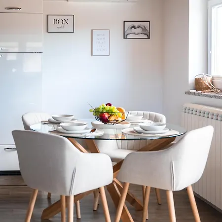 I&r Apartma Apartman Hrpelje